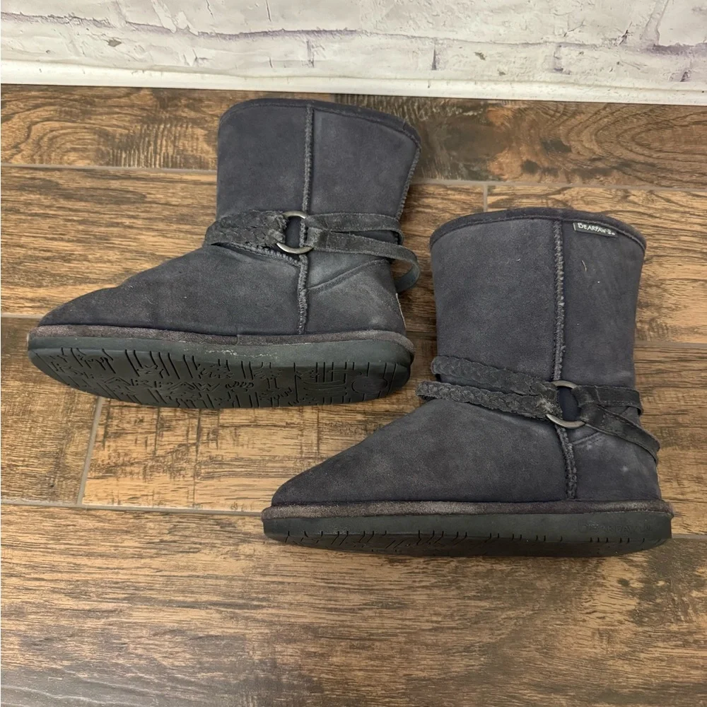 Bearpaw Adele Gray Suede Boots Size 7 Faux Fur Lining‎ Braided Strap Buckle